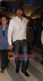 Arjun Rampal return from Raajneeti Dubai Promotions in  International Airport, Mumbai on 3rd June 2010 (2).JPG