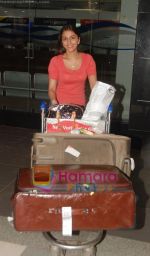 Aarti Chhabria return after IIFA Awards in Srilanka at Mumbai Airport on 7th June 2010 (2).JPG