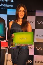 Kareena Kapoor unveils latest Sony Vaio series Laptop in ITC Grand Central, Mumbai on 8th June 2010 (19).JPG