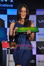 Kareena Kapoor unveils latest Sony Vaio series Laptop in ITC Grand Central, Mumbai on 8th June 2010 (21).JPG