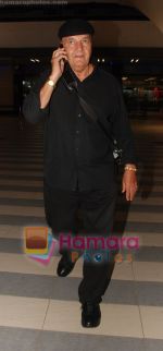 Prem Chopra return after IIFA Awards in Srilanka at Mumbai Airport on 7th June 2010 (4).JPG