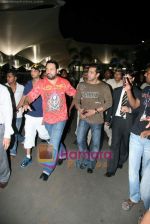 Salman Khan return after IIFA Awards in Srilanka at Mumbai Airport on 7th June 2010 (13).JPG