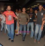 Salman Khan return after IIFA Awards in Srilanka at Mumbai Airport on 7th June 2010 (5)~0.JPG