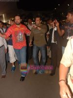 Salman Khan return after IIFA Awards in Srilanka at Mumbai Airport on 7th June 2010 (6)~0.JPG