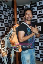Rannvijay Singh at the launch of MTV Wildcraft - range of bags and adventure gear in Bandra on 21st July 2010 (10).JPG