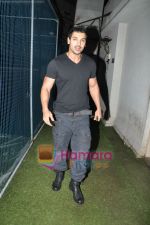 John Abraham spotted entering PVR to watch Inception in PVR, Juhu, Mumbai on 22nd July 2010 (4).JPG