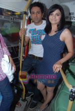 Emraan Hashmi, Prachi Desai travel by bus to promote Once upon a time in Mumbai in Curchgate, Mumbai on 29th July 2010 (65).JPG