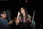 Sonam Kapoor spotted outside Vie Lounge on 1st Aug 2010 (7).JPG