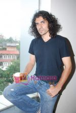 Imtiaz Ali kidnapped and trapped as a groom to promote film Antardwand in PVR, Juhu on 2nd Aug 2010 (67).JPG