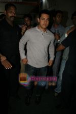Aamir Khan at the promotion of Peepli Live on Indian Idol in Filmistan Studio, Mumbai on 3rd Aug 2010 (8).JPG