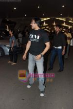 Vivek Oberoi snapped at Airport on 5th Aug 2010 (2).JPG