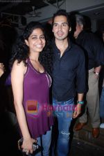 Dino Morea at Barcode 53 launch by Hiten and Gauri Tejwani in Andheri on 6th Aug 2010 (2).JPG