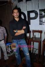 Dino Morea at Barcode 53 launch by Hiten and Gauri Tejwani in Andheri on 6th Aug 2010 (6).JPG