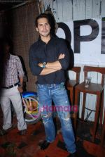 Dino Morea at Barcode 53 launch by Hiten and Gauri Tejwani in Andheri on 6th Aug 2010 (7).JPG