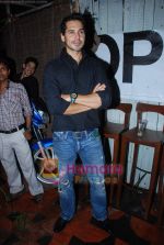 Dino Morea at Barcode 53 launch by Hiten and Gauri Tejwani in Andheri on 6th Aug 2010 (9).JPG