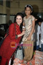 Akriti Kakkar celebrates birthday with Aids patients in Sion Hospital on 10th Aug 2010 (5).JPG