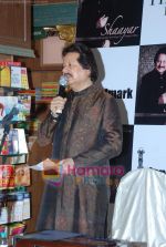 Pankaj Udhas at Pankaj Udhas_s Shaayar album launch in Landmark on 10th Aug 2010 (13).JPG