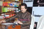 Pankaj Udhas at Pankaj Udhas_s Shaayar album launch in Landmark on 10th Aug 2010 (41).JPG