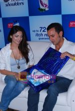 Saif Ali Khan at a promotional Head and Shoulders event on 10th Aug 2010 (19).JPG