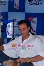 Saif Ali Khan at a promotional Head and Shoulders event on 10th Aug 2010 (23).JPG