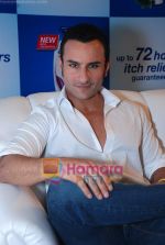 Saif Ali Khan at a promotional Head and Shoulders event on 10th Aug 2010 (33).JPG