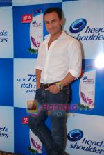 Saif Ali Khan at a promotional Head and Shoulders event on 10th Aug 2010 (38).JPG