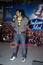 Sriram promote Indian Idol in Inorbit Mall  Malad , Mumbai on 11th Aug 2010 (2).JPG