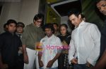 Aamir Khan, Amitabh Bachchan, Jaya Bachchan  watch Peepli live in Pixion,Bandra, Mumbai on 12th Aug 2010 (10).JPG