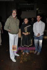 Aamir Khan, Amitabh Bachchan, Jaya Bachchan  watch Peepli live in Pixion,Bandra, Mumbai on 12th Aug 2010 (9).JPG