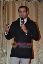 Rohit Roy at the launch of Starweek 1st anniversary Issue in Cest La Vie on 13th Aug 2010 (2).JPG
