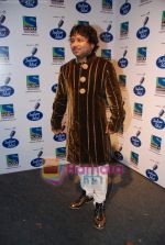 Kailash Kher on the sets of Indian Idol in Filmistan on 14th Aug 2010 (3).JPG