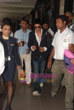 Shahrukh Khan snapped at Mumbai airport  on 14th Aug 2010 (8).JPG