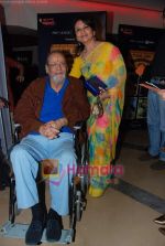 Shammi Kapoor, Sharmilla Tagore at One Evening in PARIS screening for Radio Mirchi_s Purani Jeans in PVR on 21st Aug 2010 (18).JPG