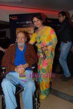 Shammi Kapoor, Sharmilla Tagore at One Evening in PARIS screening for Radio Mirchi_s Purani Jeans in PVR on 21st Aug 2010 (20).JPG