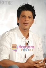 Shahrukh Khan the brand ambassadors for DDECOR furnishings in Taj Land_s End on 25th Aug 2010 (4).JPG