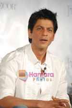 Shahrukh Khan the brand ambassadors for DDECOR furnishings in Taj Land_s End on 25th Aug 2010 (5).JPG