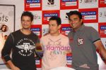 Aamir Khan, Madhavan, Sharman Joshi at 3 Idiots DVD launch in Grand Hyatt on 27th Aug 2010 (2).JPG