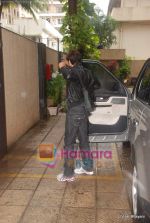 Hrithik Roshan returns from Spain - snapped with Suzanne and kids in Juhu on 31st Aug 2010 (4).JPG