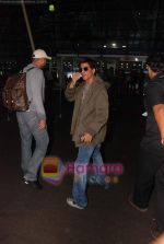 Shahrukh Khan snapped as he returns from Kolkatta on 31st Aug 2010 (10).JPG