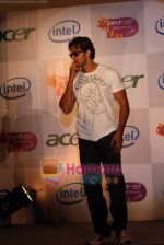 Hrithik Roshan meets winners of Acer-Intel contest in J W Marriott on 2nd Sept 2010 (5).jpg