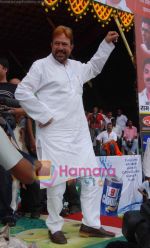 Rajesh Khanna at Ram Kadam_s dahi handi in Thane, Mumbai on 2nd Sept 2010 (4).JPG