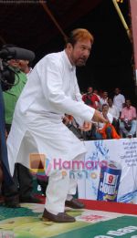 Rajesh Khanna at Ram Kadam_s dahi handi in Thane, Mumbai on 2nd Sept 2010 (5).JPG