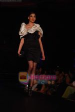 Model walk the ramp for Shantanu Nikhil at Day 2 Blenders Tour fashion show on 4th Spt 2010 (16).JPG