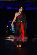 Sonal Sehgal walk the ramp for Rahul Gunjan at Day 2 Blenders Tour fashion show on 4th Spt 2010 (3).JPG