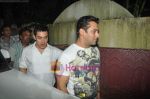 Aamir Khan, Salman Khan watch Salman Khan_s Dabangg in Ketnav, Mumbai on 6th Sept 2010 (7).JPG