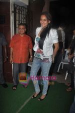 Sonakshi Sinha watch Salman Khan_s Dabangg in Ketnav, Mumbai on 6th Sept 2010 (3).JPG