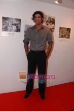 Sikander Kher at Anupam Kher_s art exhibition in Bandra on 7th Sept 2010 (3).JPG