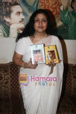 Leena Chandavarkar at Door Gagan Ki Chhaon Mein and Door Ka Rahi two movies of  Kishore Kumar released at  his bungalow on 10th Sept 2010 (8).JPG