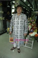 Manoj Joshi at Pollination store in Andheri on 12th Sept 2010 (2).JPG