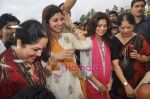 Shilpa Shetty, Shamita Shetty at Shilpa Shetty_s Ganpati visarjan on 12th Sept 2010 (10).JPG
